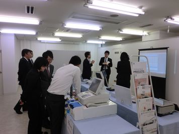 様々な研修でご利用いただいております。 - なんばカルチャービル 5F会議室の室内の写真