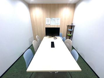 オンライン会議や商談にぴったり！完全個室の6名会議室（201）※予約時間前は入室不可 - いいオフィス八千代緑が丘
