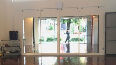 壁面ミラー（90×180cm×4枚） - スタジオ結緋の設備の写真