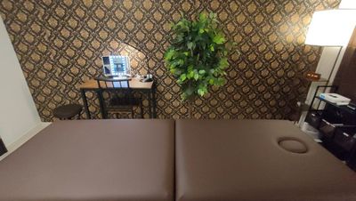 LINCRASトーカン博多 08〈LINCRASトーカン博多サロン〉の室内の写真