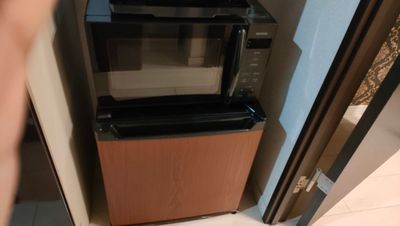 電子レンジ、冷蔵庫 - LINCRASトーカン博多 08〈LINCRASトーカン博多サロン〉の設備の写真