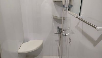 シャワー室 - LINCRASトーカン博多 08〈LINCRASトーカン博多サロン〉の設備の写真