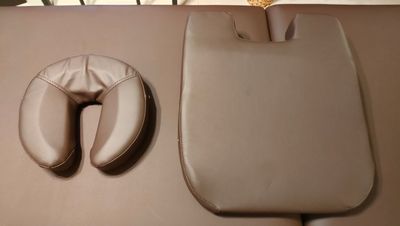 施術用まくら
胸当てクッション - LINCRASトーカン博多 08〈LINCRASトーカン博多サロン〉の設備の写真