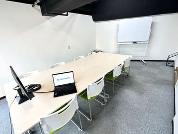 【モニターやホワイトボードなど室内の備品は全て無料でお使いいただけます】 - TIME SHARING 赤羽 IMBオフィス 【閉店】505の室内の写真