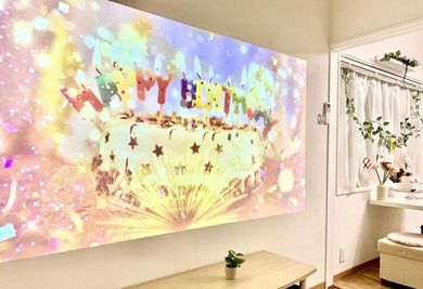 📽️大迫力プロジェクター
爆音⭕
ファイヤースティック
Blu-ray/DVD投影OK　
カラオケ/ライブ鑑賞にお勧め♪

 - レンタルスペース【はなまるRoom】 🔆はなまる🔆おうちスペースの室内の写真