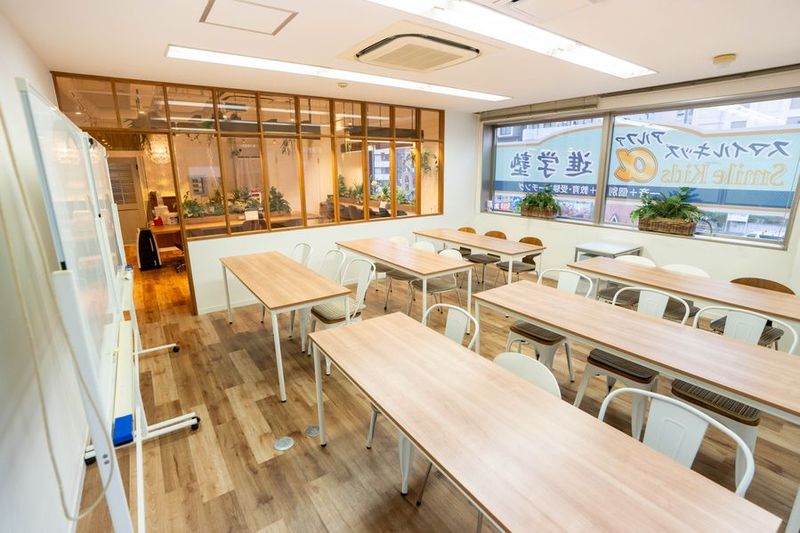 おしゃれ会議室 - Smile Kids ワーク・レンタルスペース