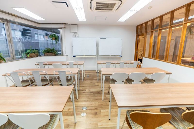 おしゃれ会議室 - Smile Kids ワーク・レンタルスペース