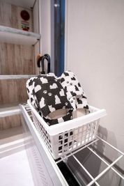 ※置いてあるスリッパが気になる方は、ご自身のをご持参ください。 - Smile Kids ワーク・レンタルスペース カウンター席・おしゃれ会議室の設備の写真