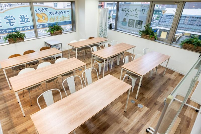 ワンフロア貸切 - 会議室と懇親スペース - Smile Kids ワーク・レンタルスペース
