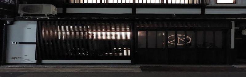 昭和レトロなカフェ＆ＢＡＲスペース・周辺にはホテル多数二条城北！ - MARUEI