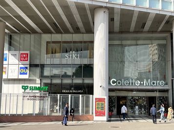 駅前のスーパーサミット夜11時まで営業 - 桜木町駅1分 憩いレンタルスペース 樂悠空間一号店 🏆桜木町1分憩いのスペース樂悠空間💛ナチュラル可愛い🤍🌈の室内の写真
