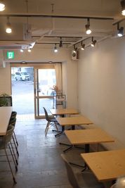 cafe & bar sweed キッチン、プロジェクター付きレンタルスペースの入口の写真