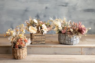 大切な商品を際立たせる床と壁 - studio owl アールデコお茶の水店｜撮影スタジオ お月さまと超大型ドライフラワー造形で撮影できるフォトスタジオの室内の写真