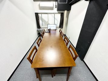 【対面で着席できるので、会議や打ち合わせにオススメです】 - TIME SHARING 赤羽 IMBオフィス 511の室内の写真