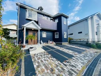 小野原戸建てイベントスペース 2023年11月オープン【こびとのいえ1F、無料駐車場4台完備]の外観の写真