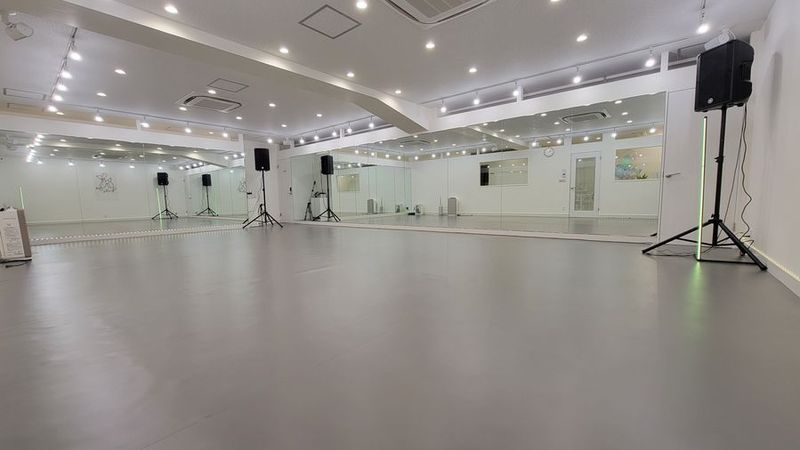 広々とした長方形のきれいなスタジオです☆ - SBS第1スタジオ(本校) ★59㎡の広々とした綺麗なスタジオ★最新設備の室内の写真
