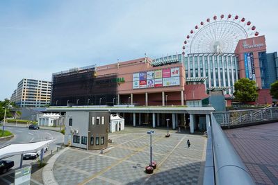 阪急も目の前です（観覧車） - パンテサロン【横浜センター北駅前】🎹ピアノ📶WIFI 防音室２部屋【駅前１分】🎵ピアノ２台（各部屋１台）の外観の写真