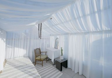 ガラス張りで明るい屋上のサンルーム - アトリエ阿佐ヶ谷 アトリエ阿佐ヶ谷"Atelier Asagaya" 撮影スタジオの室内の写真