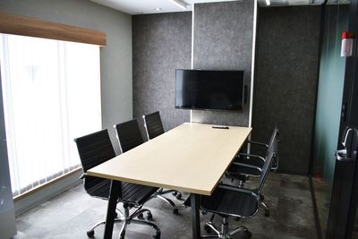 ５F：貸し会議室フロア（要予約）各種備品あり - ExeWorks上野 【1時間500円！】24h利用可⭐用途別3フロアのコワーキング♪の設備の写真