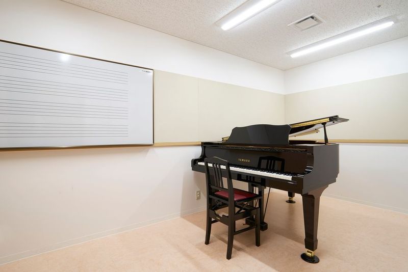 ルーム８
グランドピアノ（ヤマハC３）をご使用頂けます。 - ヤマハミュージックリテイリング千里中央センター グランドピアノ防音部屋　ルーム８の室内の写真