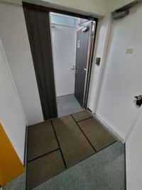 エレベーターホールよりスペース入口ドア - 国際医療三田病院、済生会中央病院、東京タワーそば・スペース 済生会中央病院、国際医療三田病院そば、教室、ミーティングスペースの室内の写真