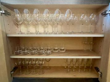 ワイングラス、ロックグラス、シャンパングラスもあります。 - 北沢saloon 1日1組 プライベートスペース北沢saloonの設備の写真