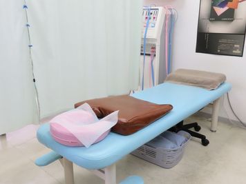 内観。　カーテンを閉めた状態 - 仙台メディカル整骨院 一階の日当たりの良いレンタルサロン（駐車場一台完備）の室内の写真