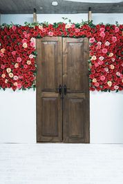 アンティークドアとバラの壁 - 大森駅徒歩4分 【十字架｜花壁】薔薇の壁で撮影できるハンドメイドスタジオの室内の写真