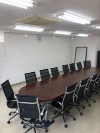 奈良産経企画株式会社　会議室 会議／打合せ／研修会／ヨガ・フィットネス等に最適！の室内の写真