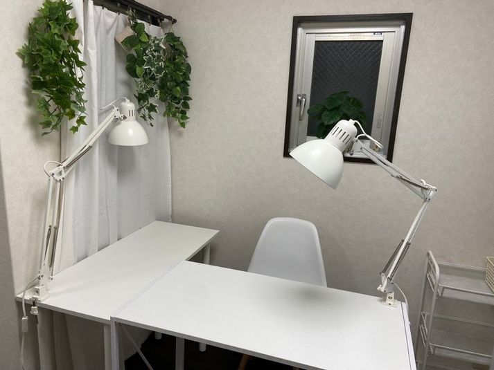 ネイル出来ます💅作業にも最適‼️ - レンタルスペース&サロン E-Lumi 京都 多目的に利用可能なレンタルスペース&サロン E-Lumi 京都の室内の写真