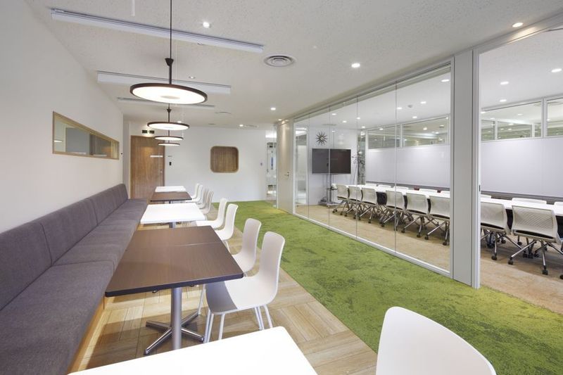 ミーティングシート・壁際（4名様掛け席） - 九段下の貸会議室 ナレッジソサエティ