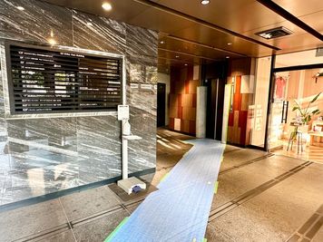 【1階エントランス】 - 【閉店】TIME SHARING 神谷町 32芝公園ビル Room Aの入口の写真