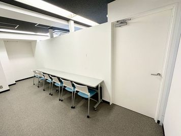 【控室は会議室後方にございます】 - 【閉店】TIME SHARING 神谷町 32芝公園ビル Room Aの設備の写真