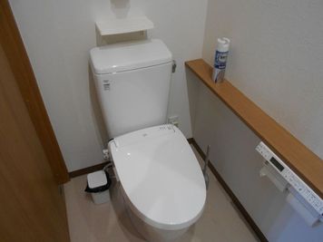 新築のためトイレは最新型、しかも２か所。 - 名古屋市西区枇杷島貸会議室 スタッフ常駐！名古屋市西区１５名まで貸会議室（車１台駐車無料）の設備の写真
