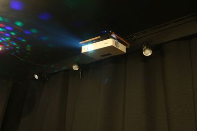 2階系列店の無料プロジェクター - バーベキューハウスTOKYO 新宿店 曙橋5分！BBQ設備アリ！レンタルスペースの設備の写真