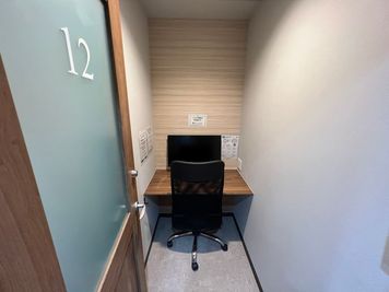 【1名用完全個室／30分220円】赤坂見附駅から徒歩20秒！＜ブース12＞ ※予約時間前は入室不可 - いいオフィス赤坂見附