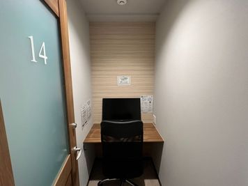 【1名用完全個室／30分220円】赤坂見附駅目の前！＜ブース14＞ ※予約時間前は入室不可 - いいオフィス赤坂見附