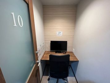 【1名用完全個室／30分220円】赤坂見附駅目の前！＜ブース10＞ ※予約時間前は入室不可 - いいオフィス赤坂見附