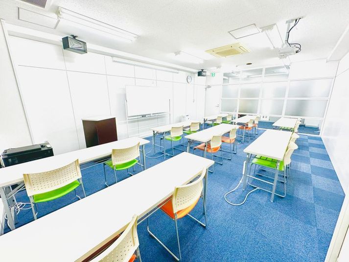 小研修室（16名） - 貸し会議室・コワーキングスペース【まなクル江坂】