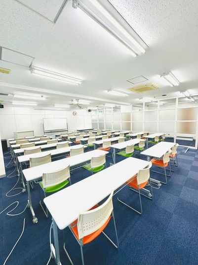貸し会議室ー大研修室（40名）【まなクル江坂】 - 貸し会議室・コワーキングスペース【まなクル江坂】
