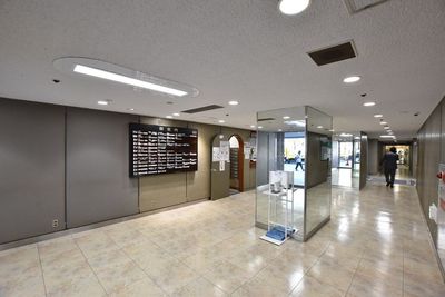 広々したエントランススペース - ユニゾーン新大阪911 新大阪駅前貸会議室・レンタルスペース「プレジール」の入口の写真