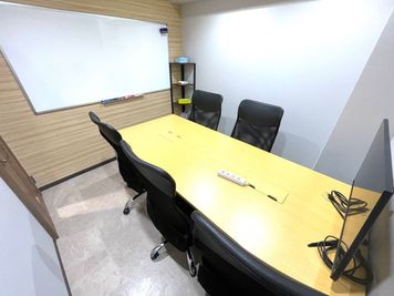 【赤坂見附駅すぐの会議室◎】30分550円／5名会議室＜RoomF＞ モニター有 ※予約時間前は入室不可 - いい会議室 赤坂見附