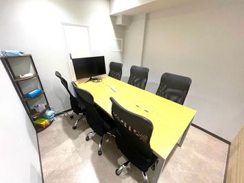 【赤坂見附駅すぐの会議室◎】30分660円／6名会議室＜RoomE＞ モニター有 ※予約時間前は入室不可 - いい会議室 赤坂見附