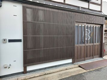 maruei 昭和レトロなレンタルカフェスペース・撮影会。二条城北！の入口の写真