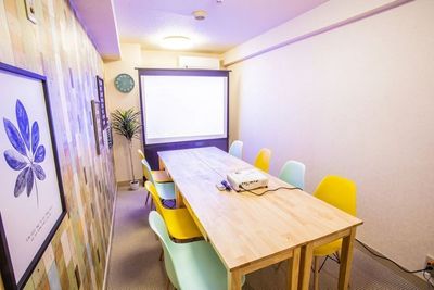 横浜駅徒歩3分★今だけゴミ捨て無料🆓角部屋だから気を使わない✨最大12名🙆‍♀️懇親会｜ボドゲ｜研修プロジェクター有 - 【Good Space会議室】横浜西口コミュニケーションスペース