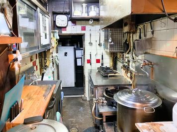 キッチン使えます - NICO'S Cafe 小伝馬町駅すぐのレトロでオシャレなキッチン付きレンタルスペースの室内の写真