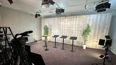 ゲストが多いコンテンツも対応可能です - 南麻布MICStudio 配信収録スタジオの室内の写真