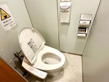 【男性用：個室×1、小便器×2】 - TIME SHARING 竹橋 廣瀬第2ビル B1Fの設備の写真