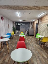 【徒歩1分 駅前ビル】レンタルスペース オレンジワーク緑地公園店 【特価￥495円〜】コワーキングスペース お1人様/1時間の室内の写真