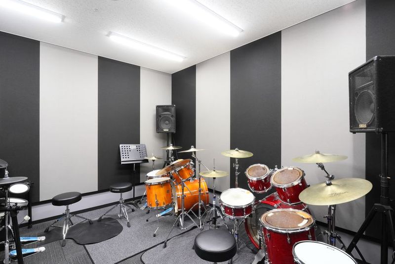 ドラム２台、DTX１台使用可能です。 - ミュージックアベニュー高松 ドラム防音部屋 Room１３の室内の写真